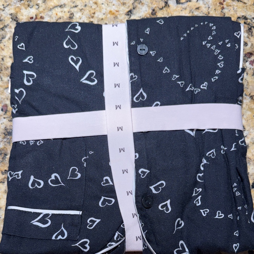 Victoria's Secret Black and White Heart Pajama Set NWT - Picture 3 of 3